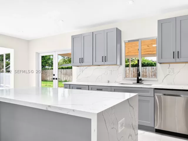 3-bedroom home for rent in Hollywood - 5715 Jackson St - MondialRealty
