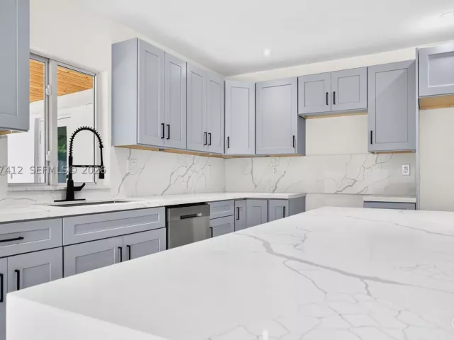 3-bedroom home for rent in Hollywood - 5715 Jackson St - MondialRealty
