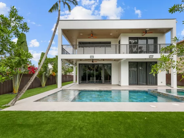 5-bedroom home for sale in Fort Lauderdale - 436 NE 10th Ave - MondialRealty