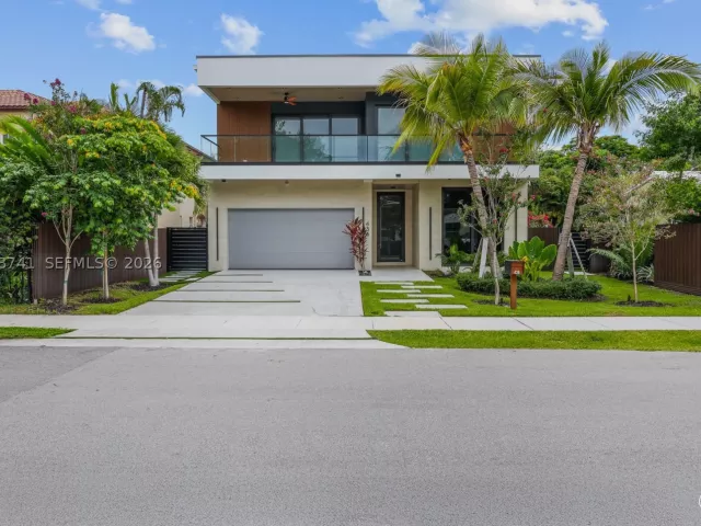 5-bedroom home for sale in Fort Lauderdale - 436 NE 10th Ave - MondialRealty