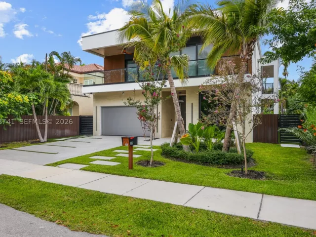 5-bedroom home for sale in Fort Lauderdale - 436 NE 10th Ave - MondialRealty
