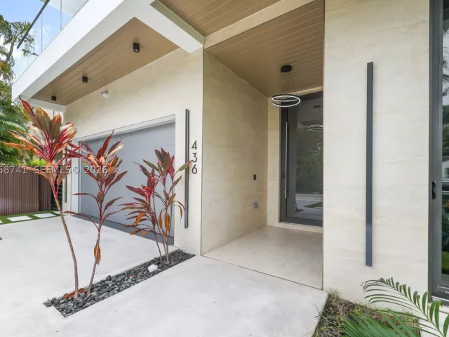 5-bedroom home for sale in Fort Lauderdale - 436 NE 10th Ave - MondialRealty