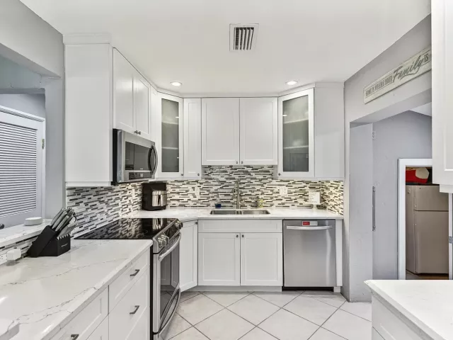 3-bedroom home for sale in Fort Lauderdale - 800 SW 19TH Street - MondialRealty