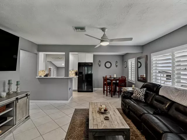 3-bedroom home for sale in Fort Lauderdale - 800 SW 19TH Street - MondialRealty