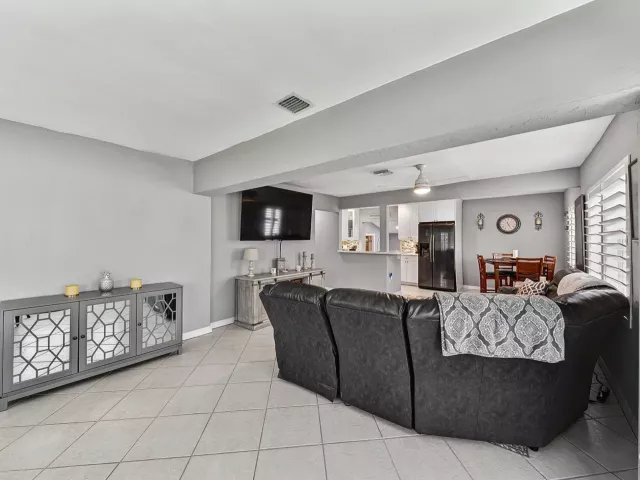 3-bedroom home for sale in Fort Lauderdale - 800 SW 19TH Street - MondialRealty