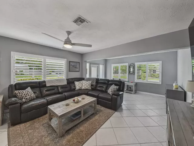 3-bedroom home for sale in Fort Lauderdale - 800 SW 19TH Street - MondialRealty