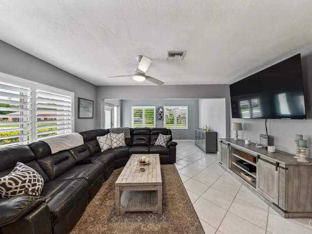 3-bedroom home for sale in Fort Lauderdale - 800 SW 19TH Street - MondialRealty