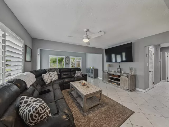3-bedroom home for sale in Fort Lauderdale - 800 SW 19TH Street - MondialRealty