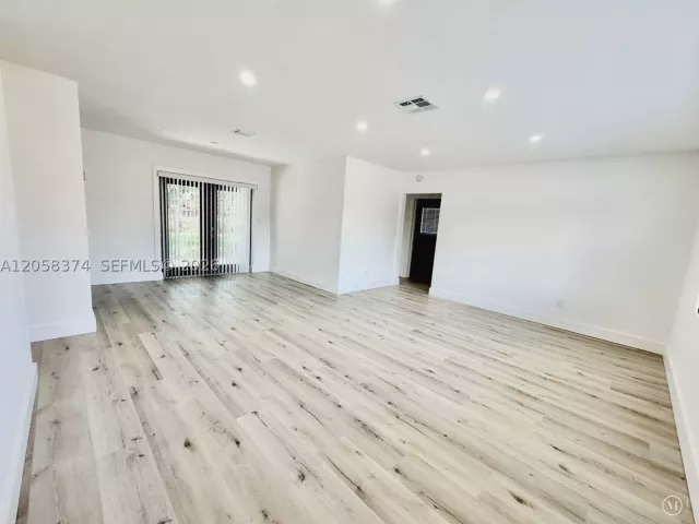 3-bedroom home for sale in Miami Gardens - 1101 NW 201st St - MondialRealty