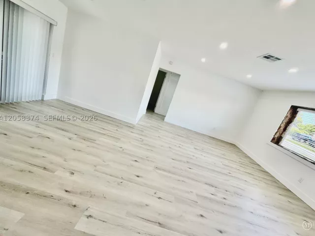 3-bedroom home for sale in Miami Gardens - 1101 NW 201st St - MondialRealty
