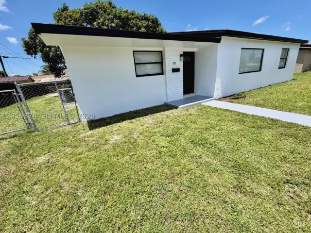 3-bedroom home for sale in Miami Gardens - 1101 NW 201st St - MondialRealty