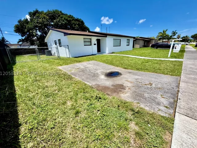 3-bedroom home for sale in Miami Gardens - 1101 NW 201st St - MondialRealty