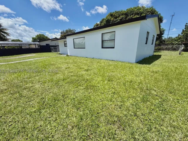 3-bedroom home for sale in Miami Gardens - 1101 NW 201st St - MondialRealty