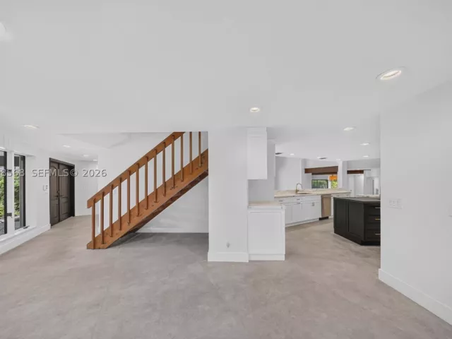5-bedroom home for sale in Miami - 8925 SW 102nd Ter - MondialRealty