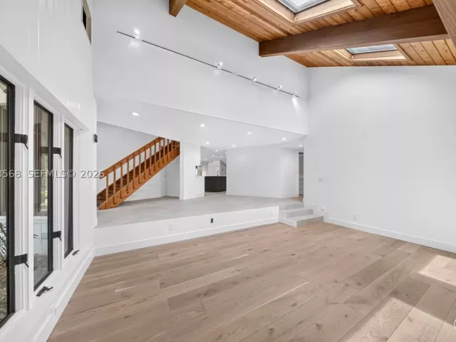 5-bedroom home for sale in Miami - 8925 SW 102nd Ter - MondialRealty
