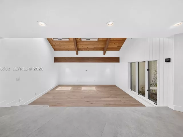 5-bedroom home for sale in Miami - 8925 SW 102nd Ter - MondialRealty