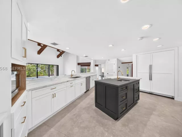 5-bedroom home for sale in Miami - 8925 SW 102nd Ter - MondialRealty