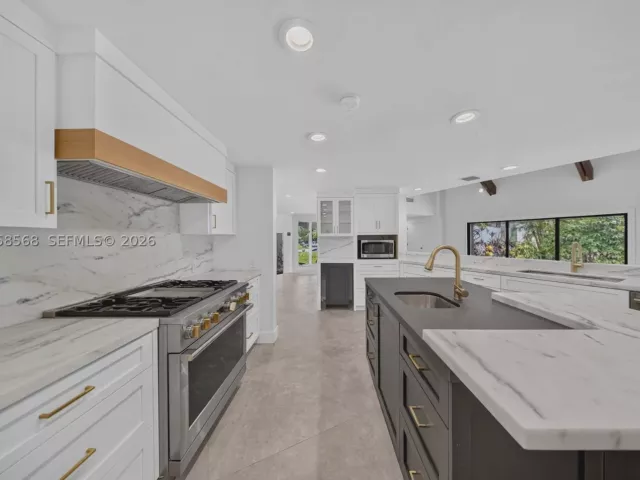 5-bedroom home for sale in Miami - 8925 SW 102nd Ter - MondialRealty