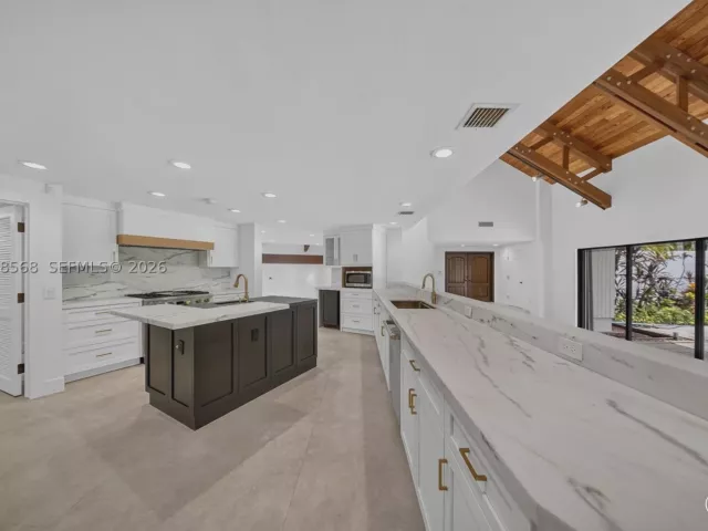 5-bedroom home for sale in Miami - 8925 SW 102nd Ter - MondialRealty