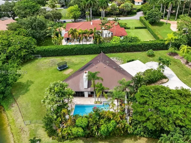 5-bedroom home for sale in Miami - 8925 SW 102nd Ter - MondialRealty
