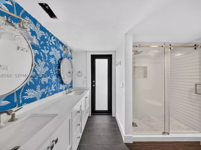 5-bedroom home for sale in Miami - 8925 SW 102nd Ter - MondialRealty