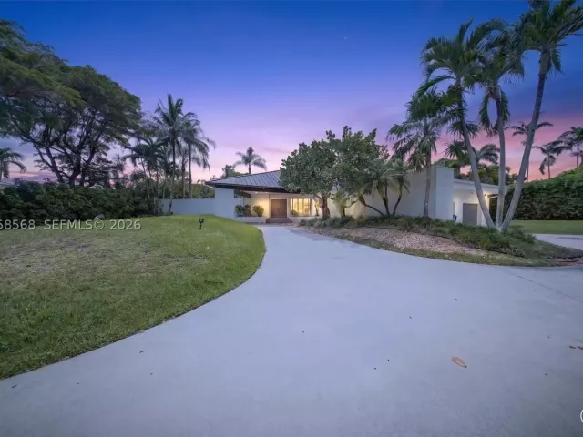 5-bedroom home for sale in Miami - 8925 SW 102nd Ter - MondialRealty