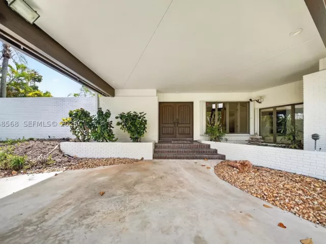 5-bedroom home for sale in Miami - 8925 SW 102nd Ter - MondialRealty