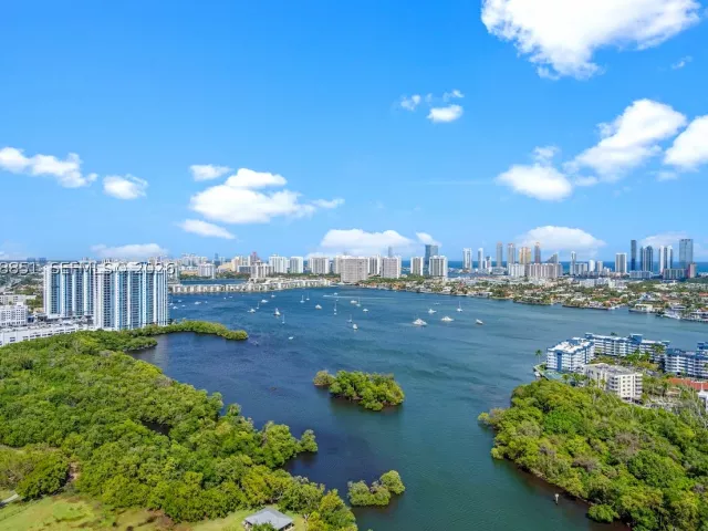 3-bedroom condo for rent in North Miami Beach - 16385 Biscayne Blvd 3201 - MondialRealty