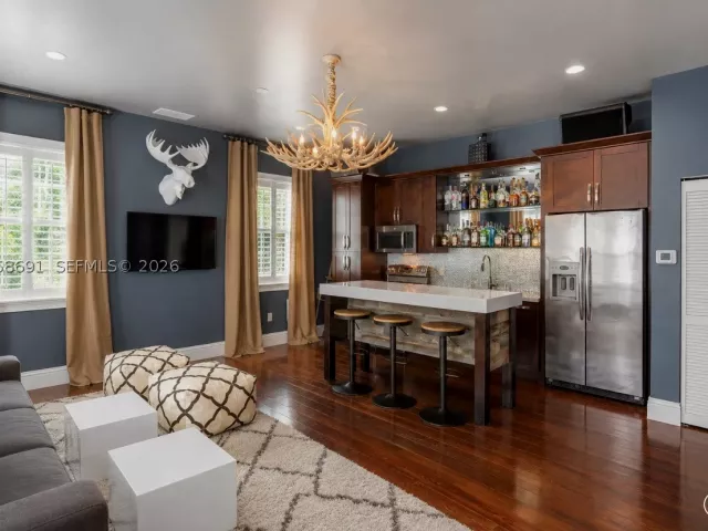 5-bedroom home for rent in Miami - 5000 SW 73rd Ter - MondialRealty