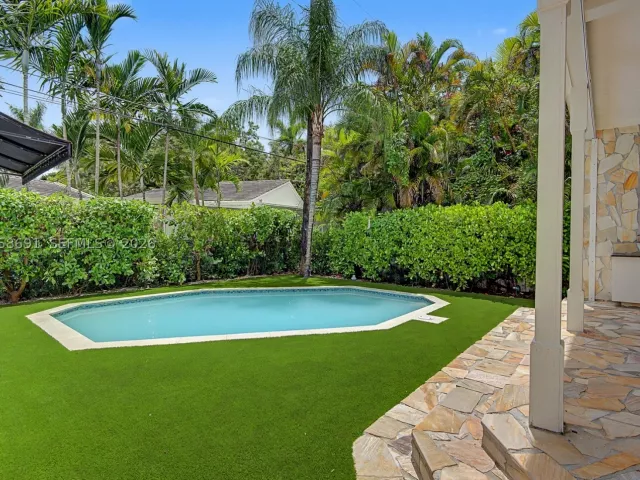 5-bedroom home for rent in Miami - 5000 SW 73rd Ter - MondialRealty