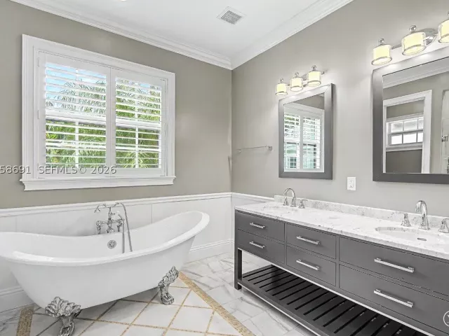 5-bedroom home for rent in Miami - 5000 SW 73rd Ter - MondialRealty