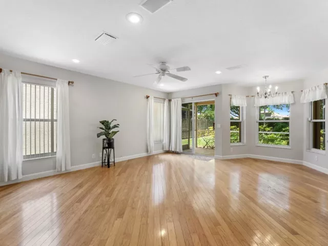 4-bedroom home for sale in Boca Raton - 10796 Crescendo Circle - MondialRealty