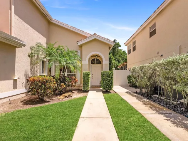 4-bedroom home for sale in Boca Raton - 10796 Crescendo Circle - MondialRealty