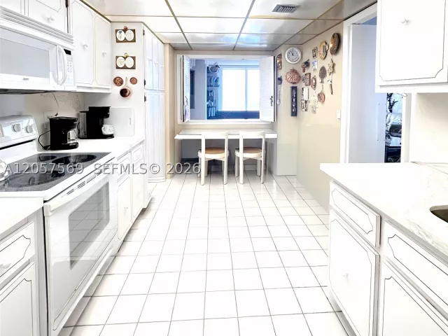 2-bedroom condo for rent in Hallandale Beach - 1904 S Ocean Dr 1803 - MondialRealty
