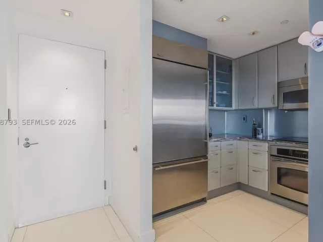 1-bedroom condo for rent in Miami Beach - 540 West Ave 513 - MondialRealty