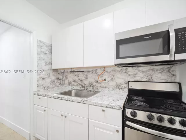 3-bedroom home for sale in Homestead - 15431 Harding Ln - MondialRealty