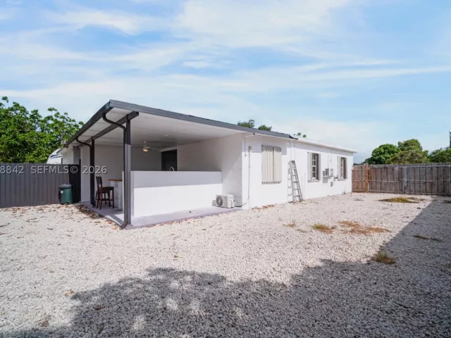 3-bedroom home for sale in Homestead - 15431 Harding Ln - MondialRealty