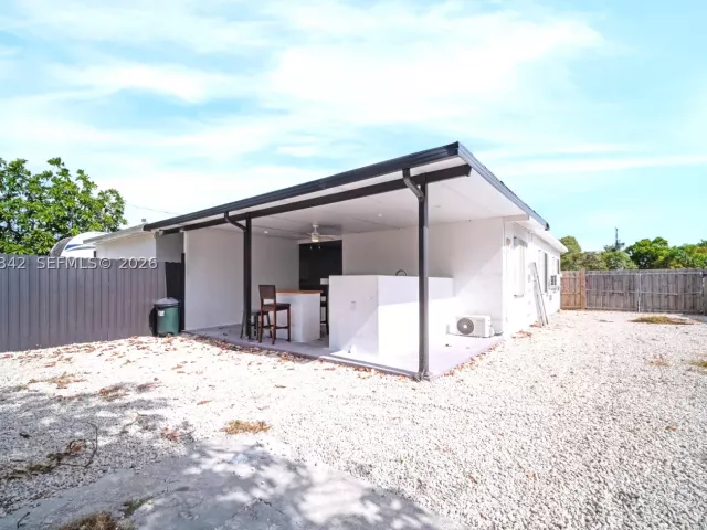 3-bedroom home for sale in Homestead - 15431 Harding Ln - MondialRealty