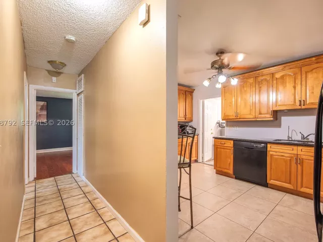 3-bedroom home for sale in Pembroke Pines - 220 SW 65th Ave - MondialRealty