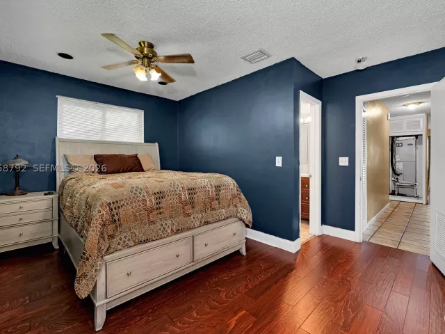 3-bedroom home for sale in Pembroke Pines - 220 SW 65th Ave - MondialRealty
