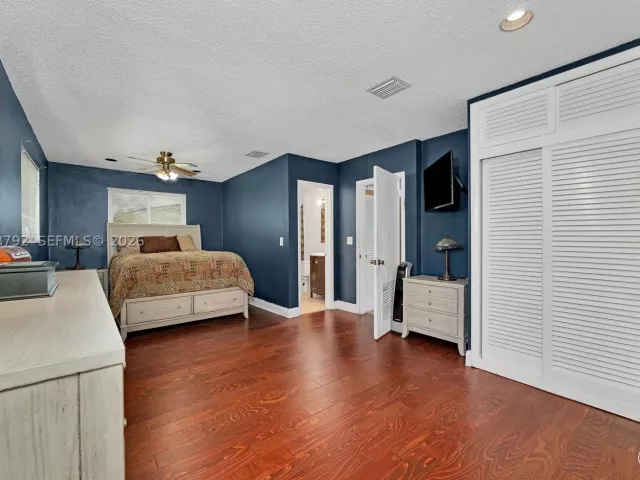 3-bedroom home for sale in Pembroke Pines - 220 SW 65th Ave - MondialRealty