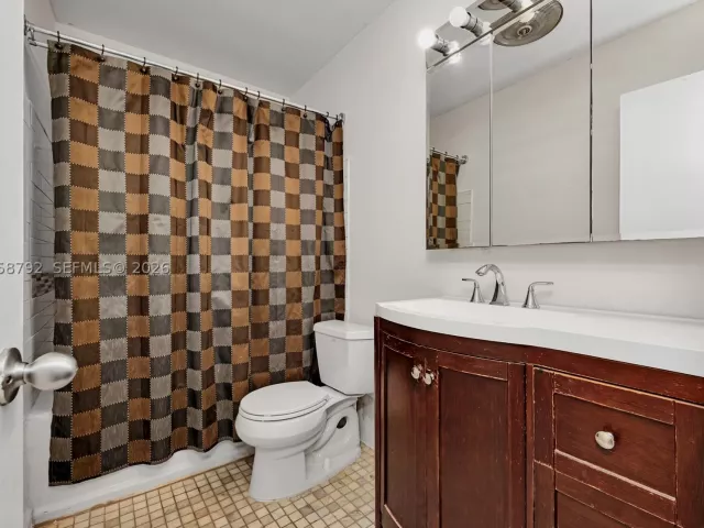 3-bedroom home for sale in Pembroke Pines - 220 SW 65th Ave - MondialRealty