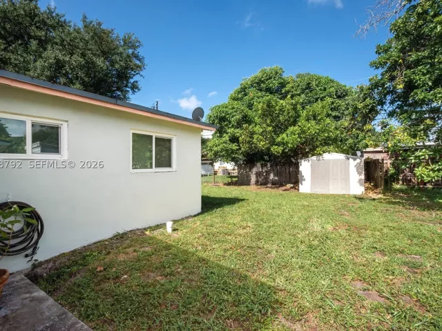 3-bedroom home for sale in Pembroke Pines - 220 SW 65th Ave - MondialRealty