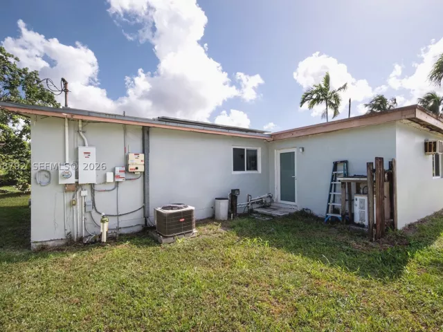 3-bedroom home for sale in Pembroke Pines - 220 SW 65th Ave - MondialRealty