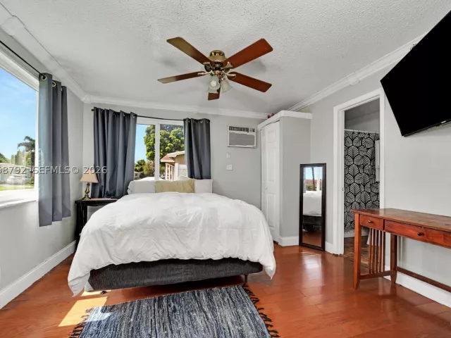 3-bedroom home for sale in Pembroke Pines - 220 SW 65th Ave - MondialRealty