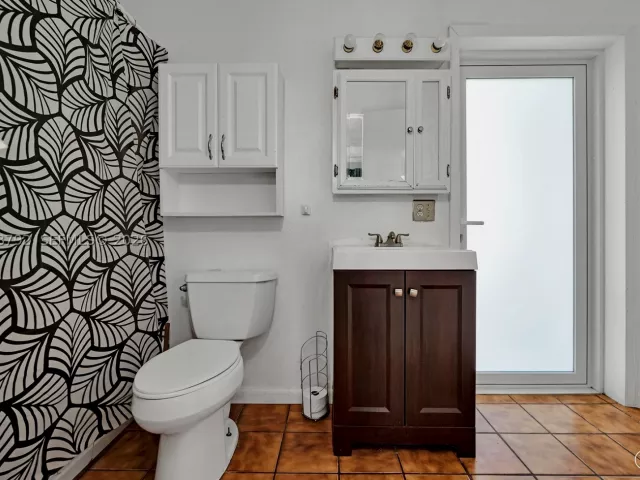 3-bedroom home for sale in Pembroke Pines - 220 SW 65th Ave - MondialRealty