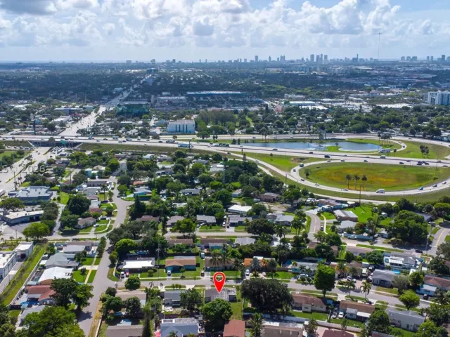 3-bedroom home for sale in Pembroke Pines - 220 SW 65th Ave - MondialRealty