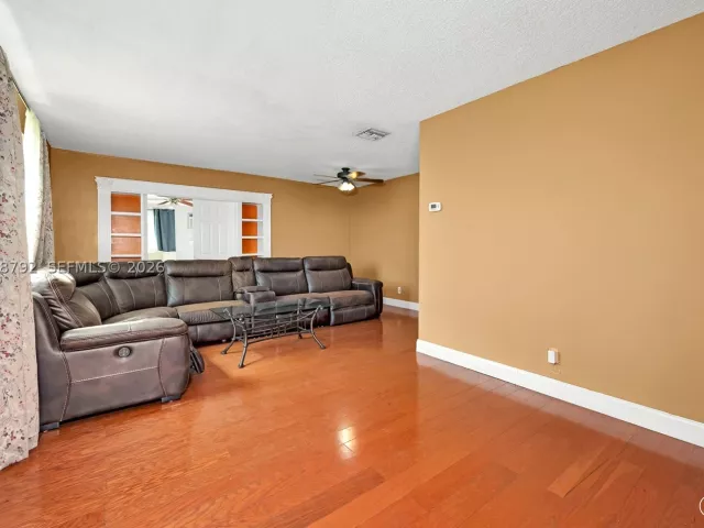 3-bedroom home for sale in Pembroke Pines - 220 SW 65th Ave - MondialRealty