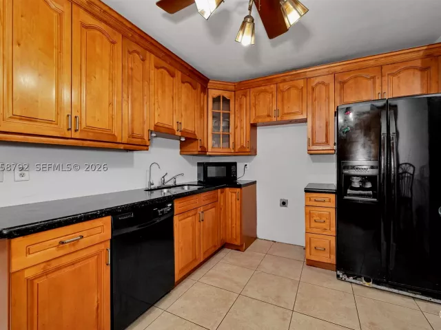3-bedroom home for sale in Pembroke Pines - 220 SW 65th Ave - MondialRealty