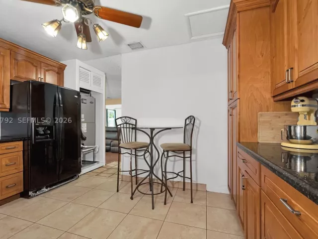 3-bedroom home for sale in Pembroke Pines - 220 SW 65th Ave - MondialRealty